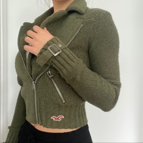 Hollister Green Asymmetrical Zipper Knit Sweater - Picture 2 of 7